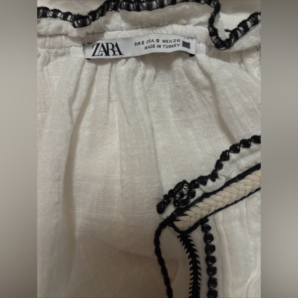 Zara White Blouse with Black Accents - Picture 6 of 6